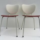 Lot of 2 vintage chairs