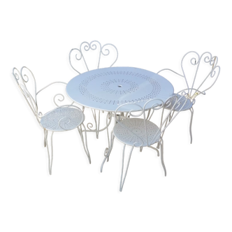 Garden furniture in white metal