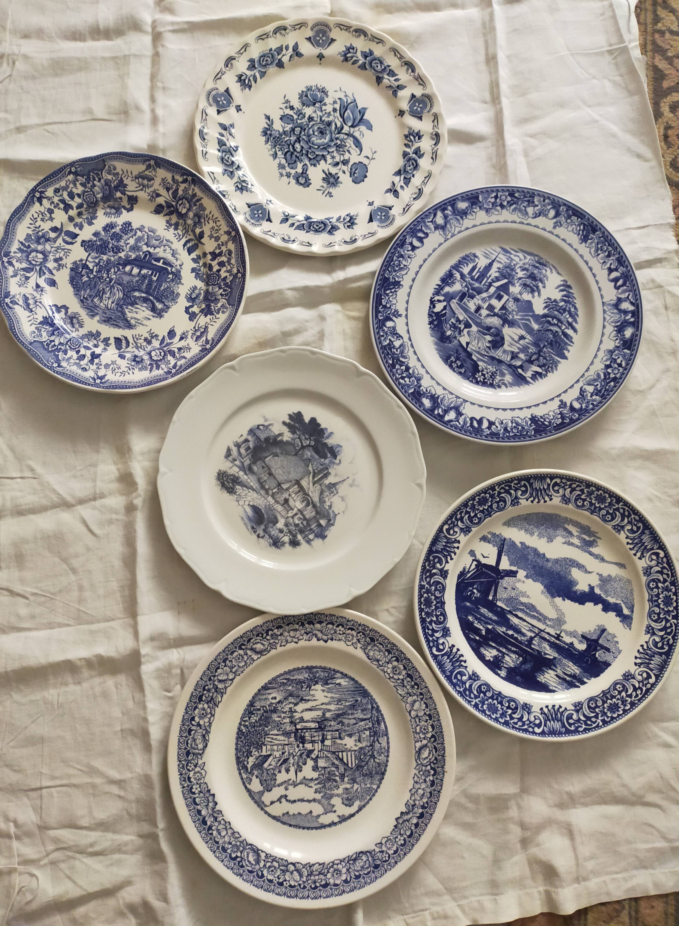 Set of 6 retro blue dinner plates