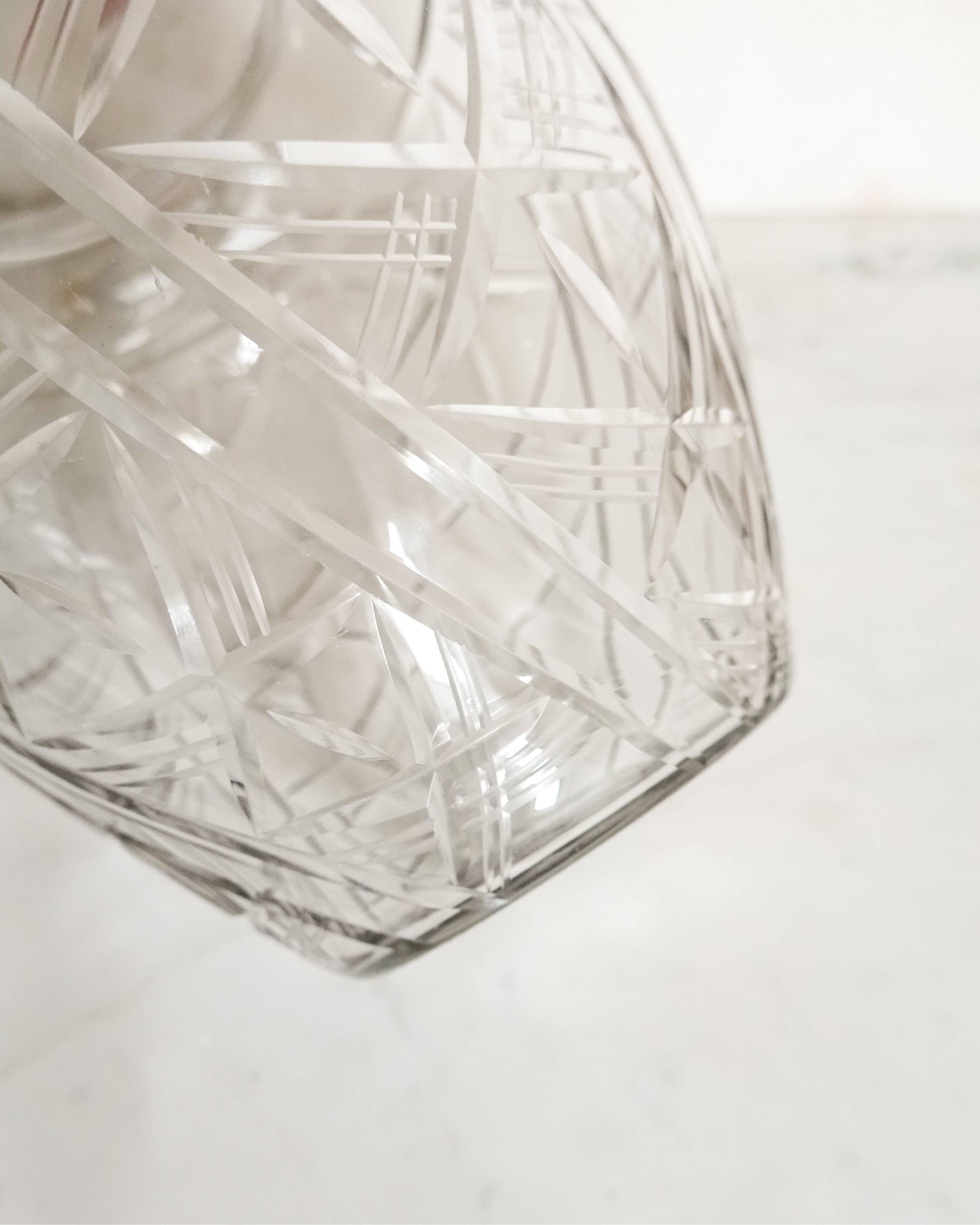 Vase en verre transparent forme boule style art déco