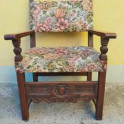 Antique poltrona trono in solid walnut with carving 19th century
