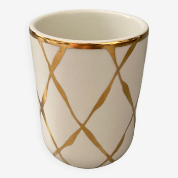 Golden porcelain pot