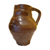 Varnished terracotta pitcher from the 19th century.