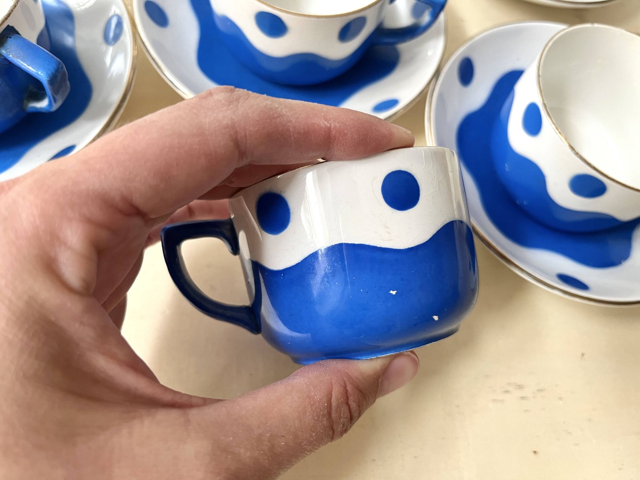 Set of 6 Sarreguemines Digoin earthenware coffee cups with art deco polka dots, 1930s