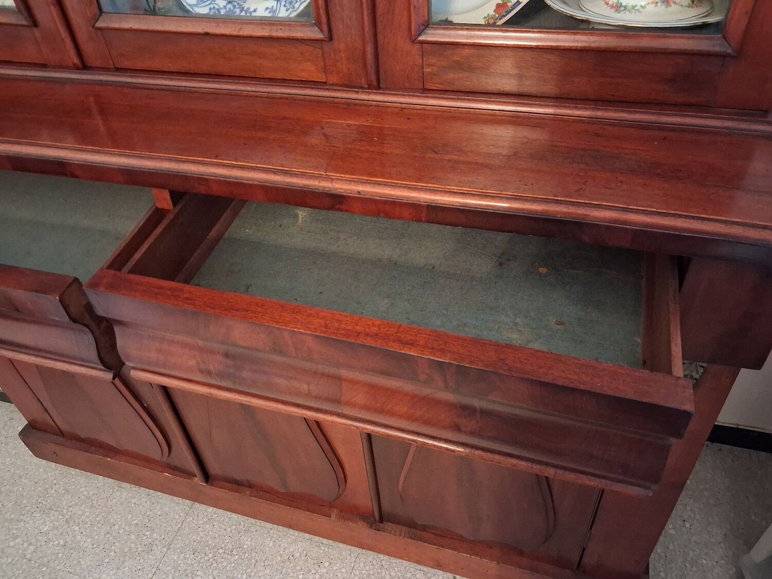 English display cabinet in mahogany