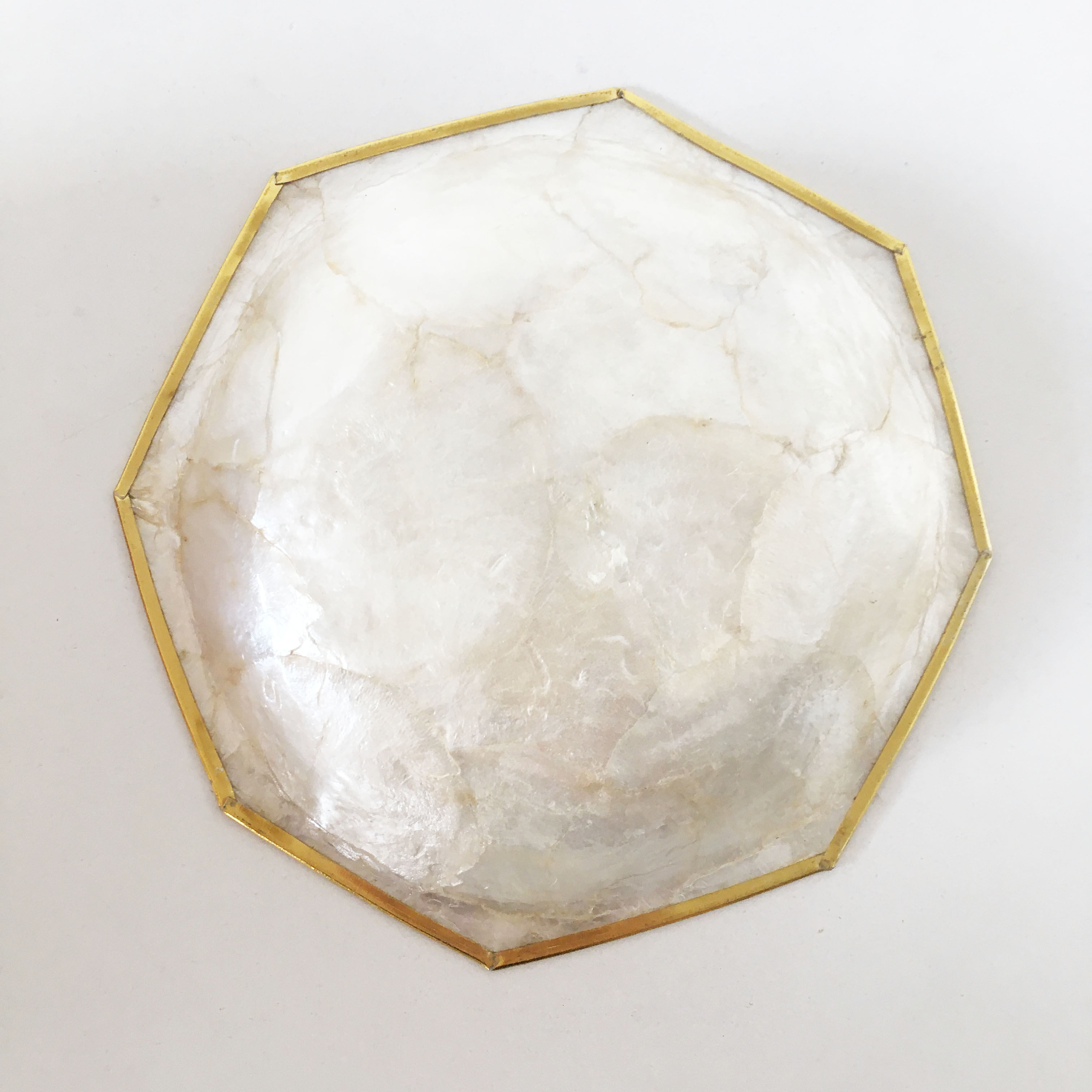 Vintage cup in mother-of-pearl and gold ledé