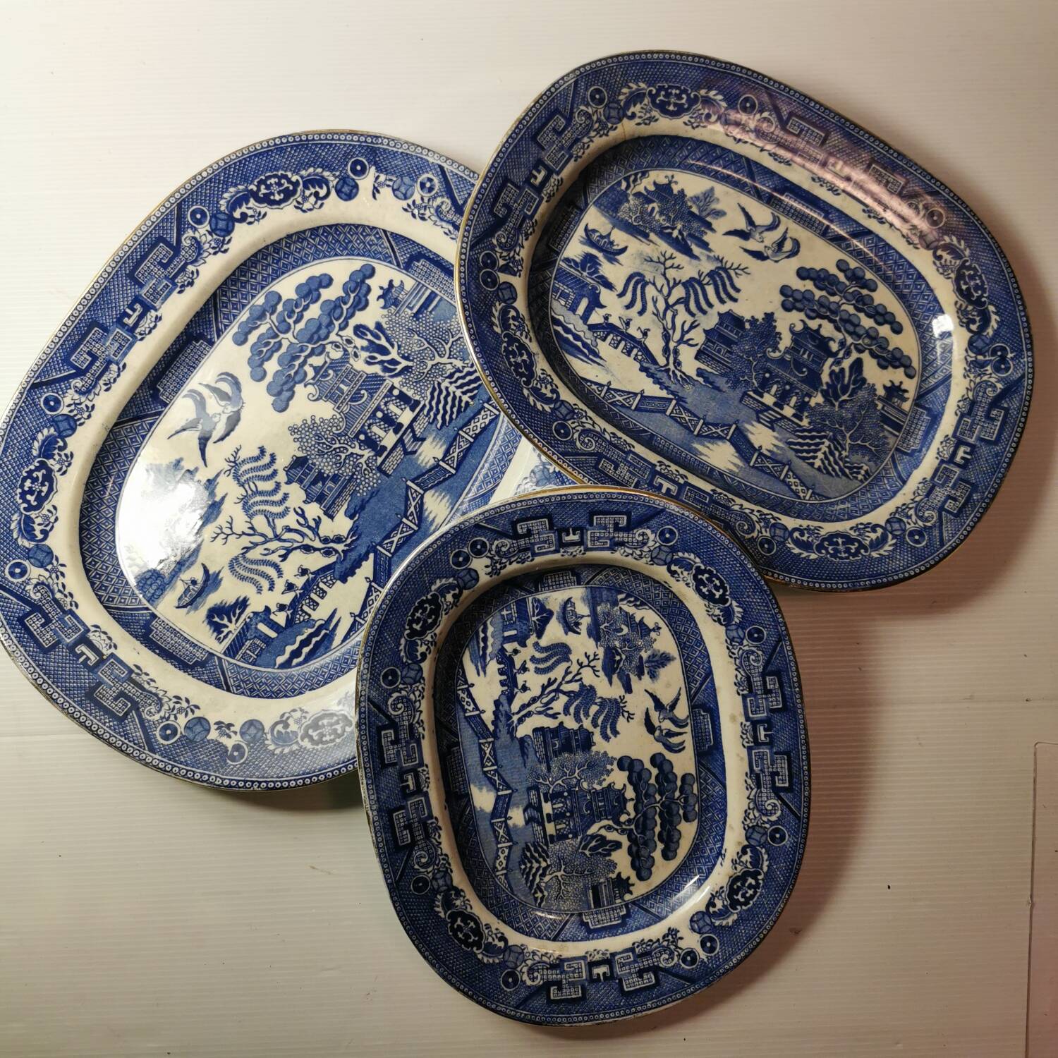 3 Crown Pottery JT Hudden Longton serving dishes guaranteed, willow pattern, willow pattern 19th century