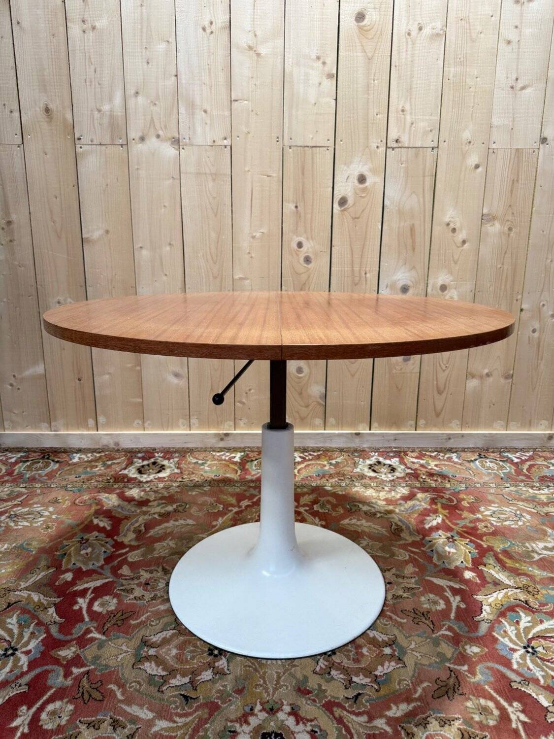 Round dining table with tulip base, 1960s design.