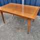 Table scandinave