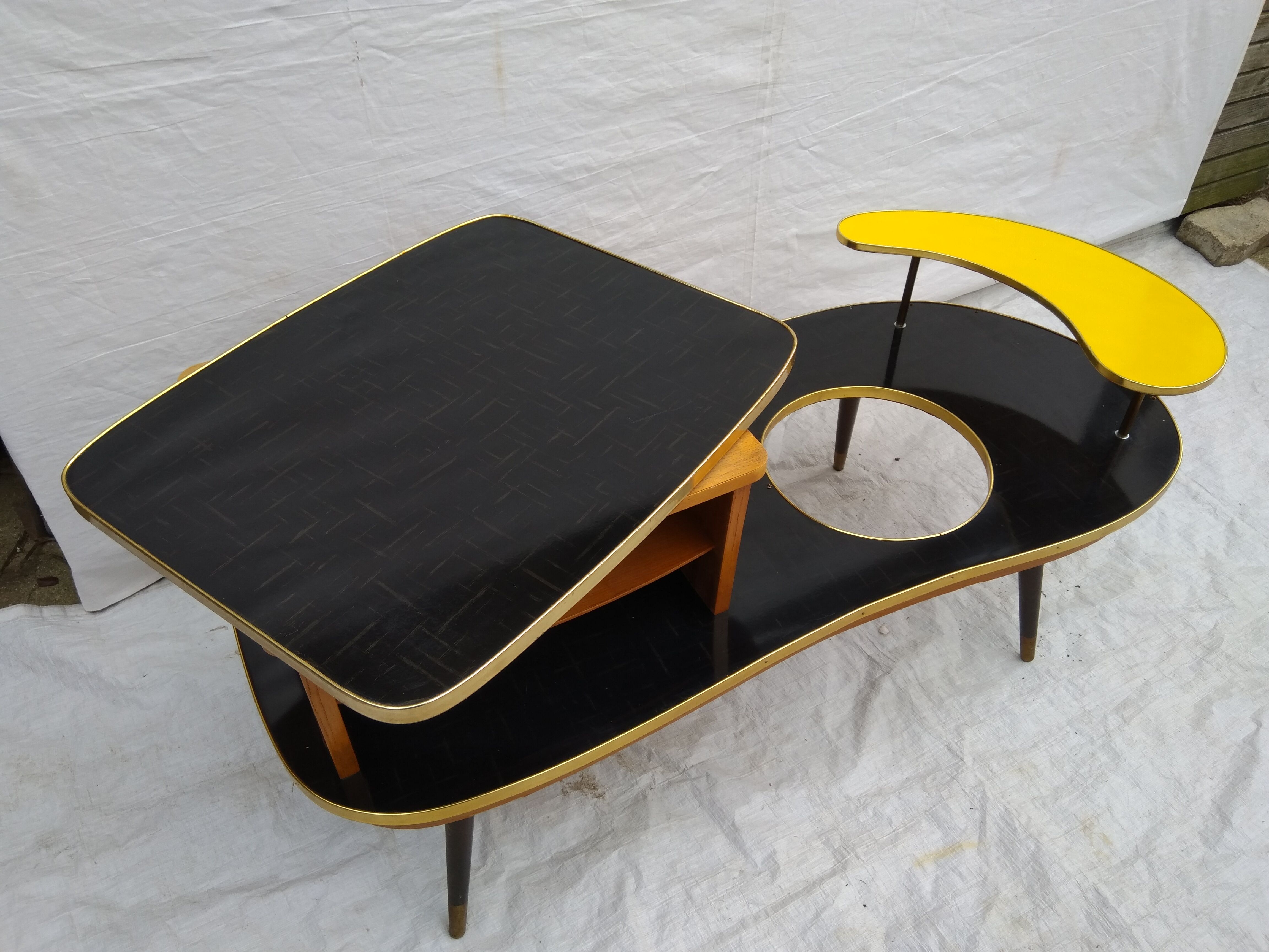 Porte plantes en formica