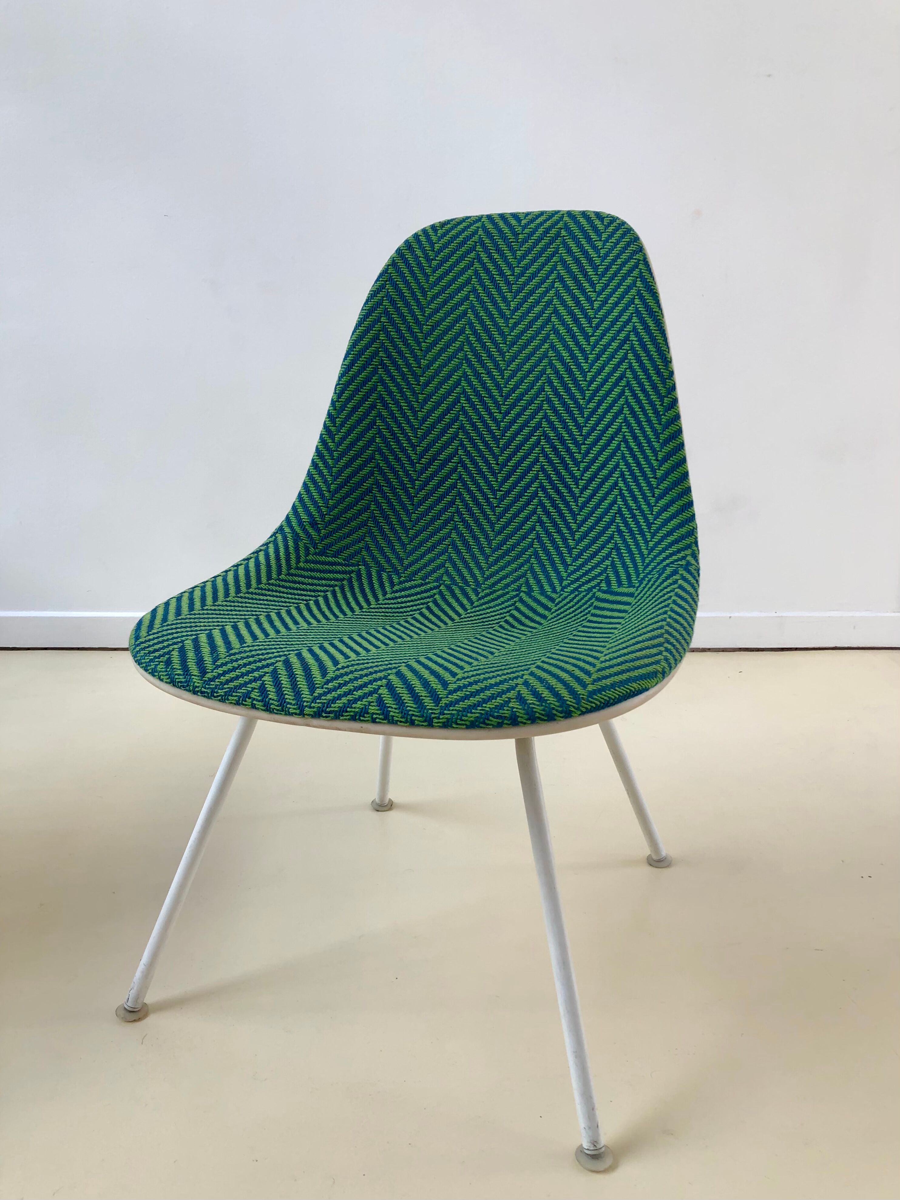 Pair of chairs low base Charles and Ray Eames, fabric Alexander Girard, ed. Herman Miller, 1970