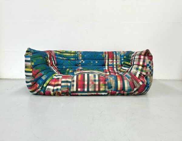 Sofa 3 places Togo Shanghai en édition limitée avec accoudoirs par Cristian Zuzunga pour Ligne Roset, 2012