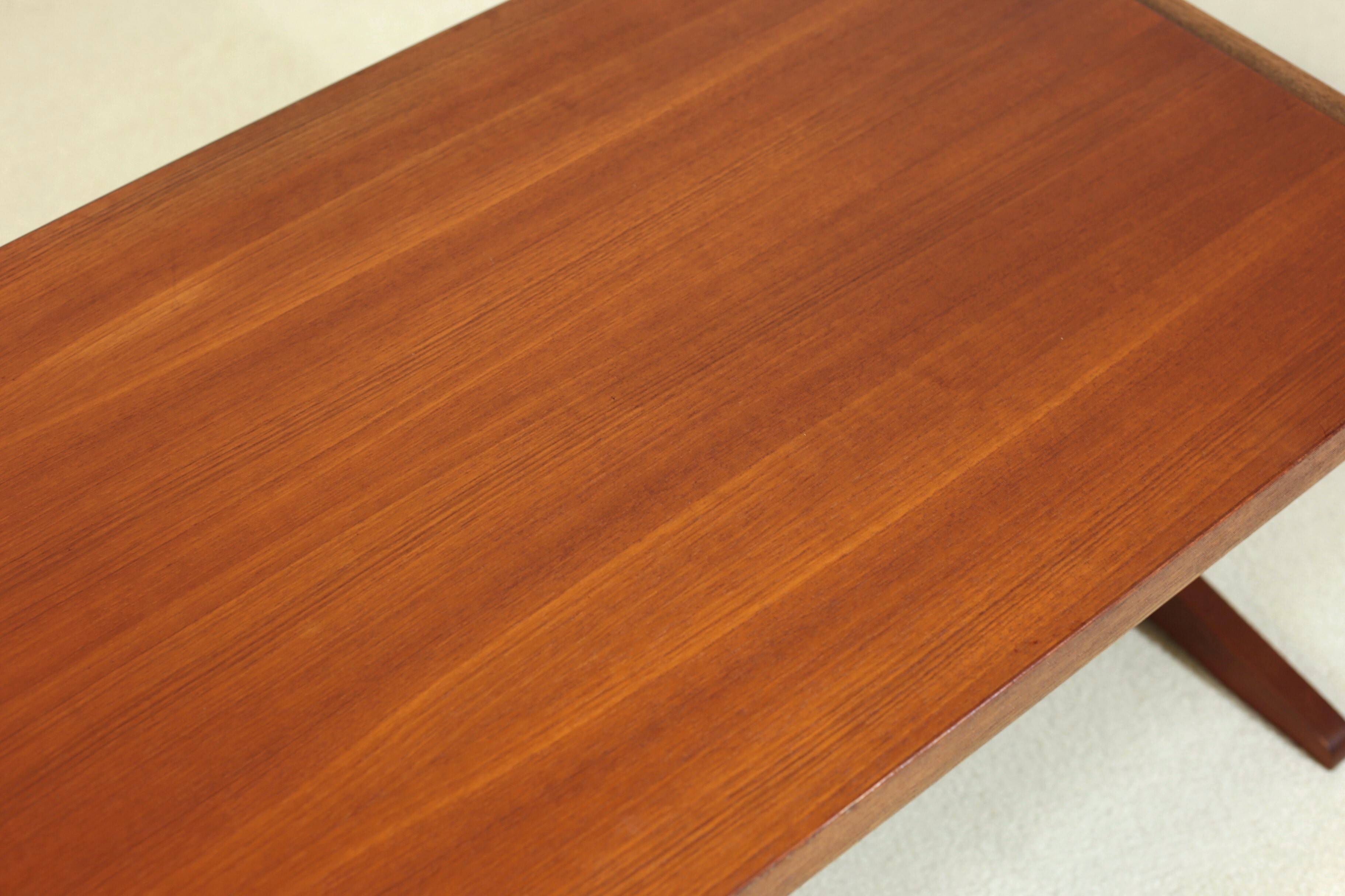 Reversible coffee table