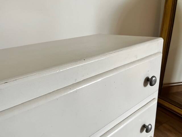 White chest of drawers