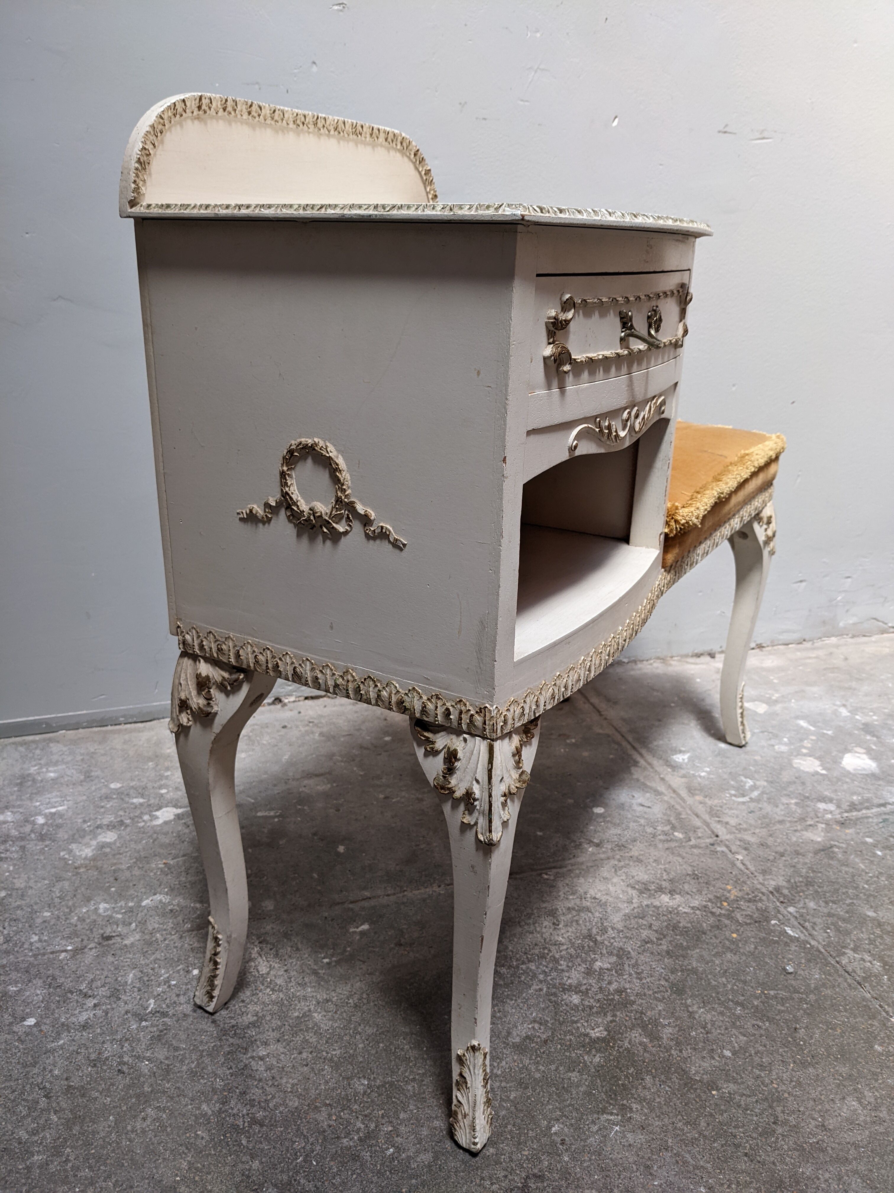 Furniture bench phone classic style