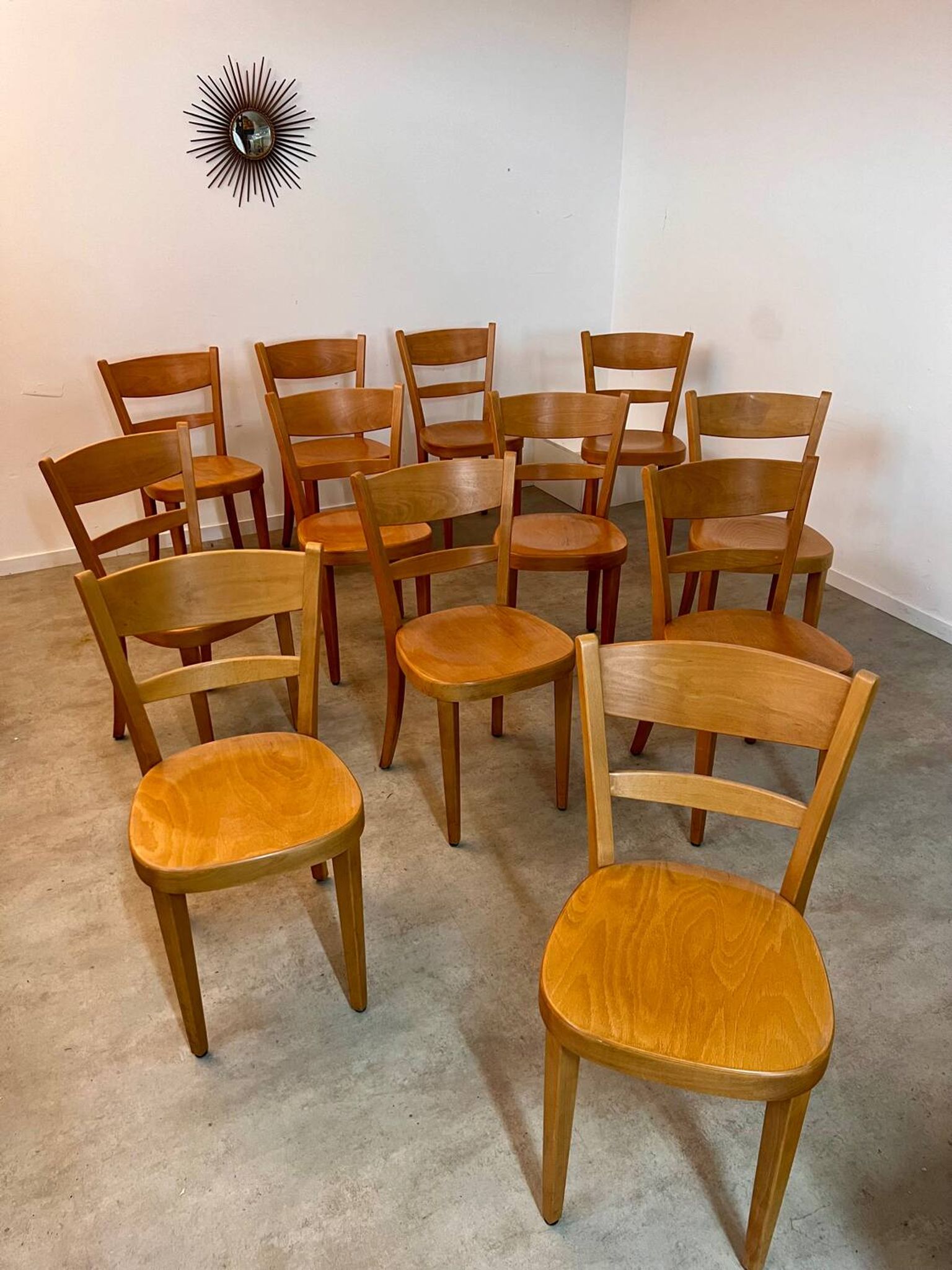 Lot 12 wooden bistro chairs by Horgen Glarus 70s vintage