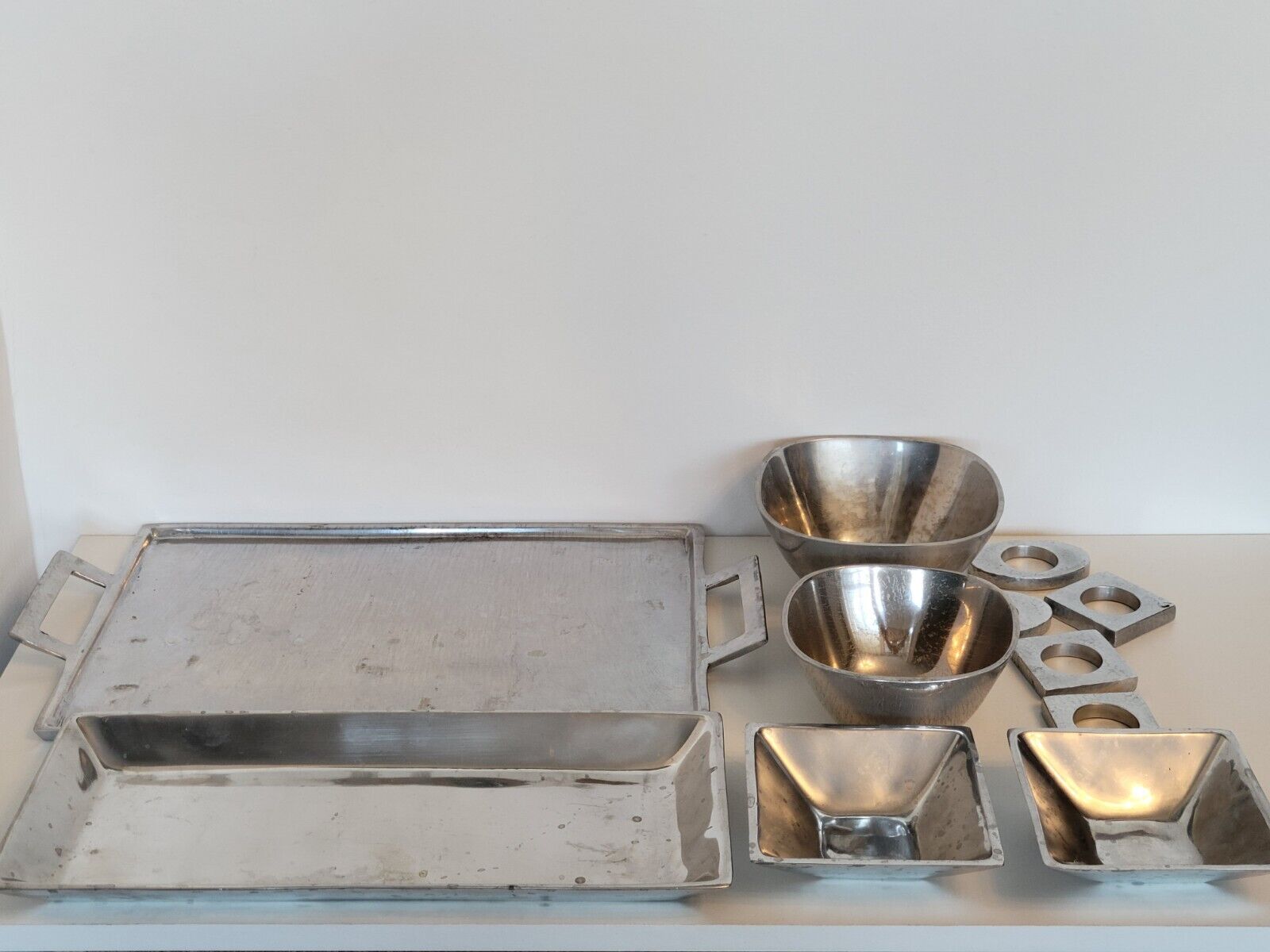 Serving set tray + aperitif cups in raw aluminum
