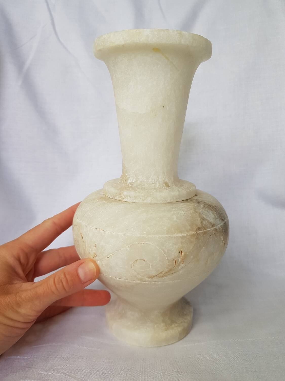 Vase en albâtre