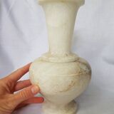 Vase en albâtre