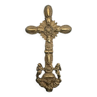 Crucifix en bronze doré XVIIIe décor d'angelots