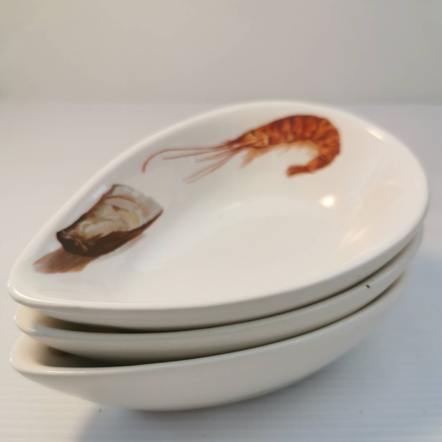 Set of 3 vintage 70s bowls with shellfish motifs. Glazed porcelain