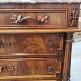 Commode ancienne sculptée en noyer XIX