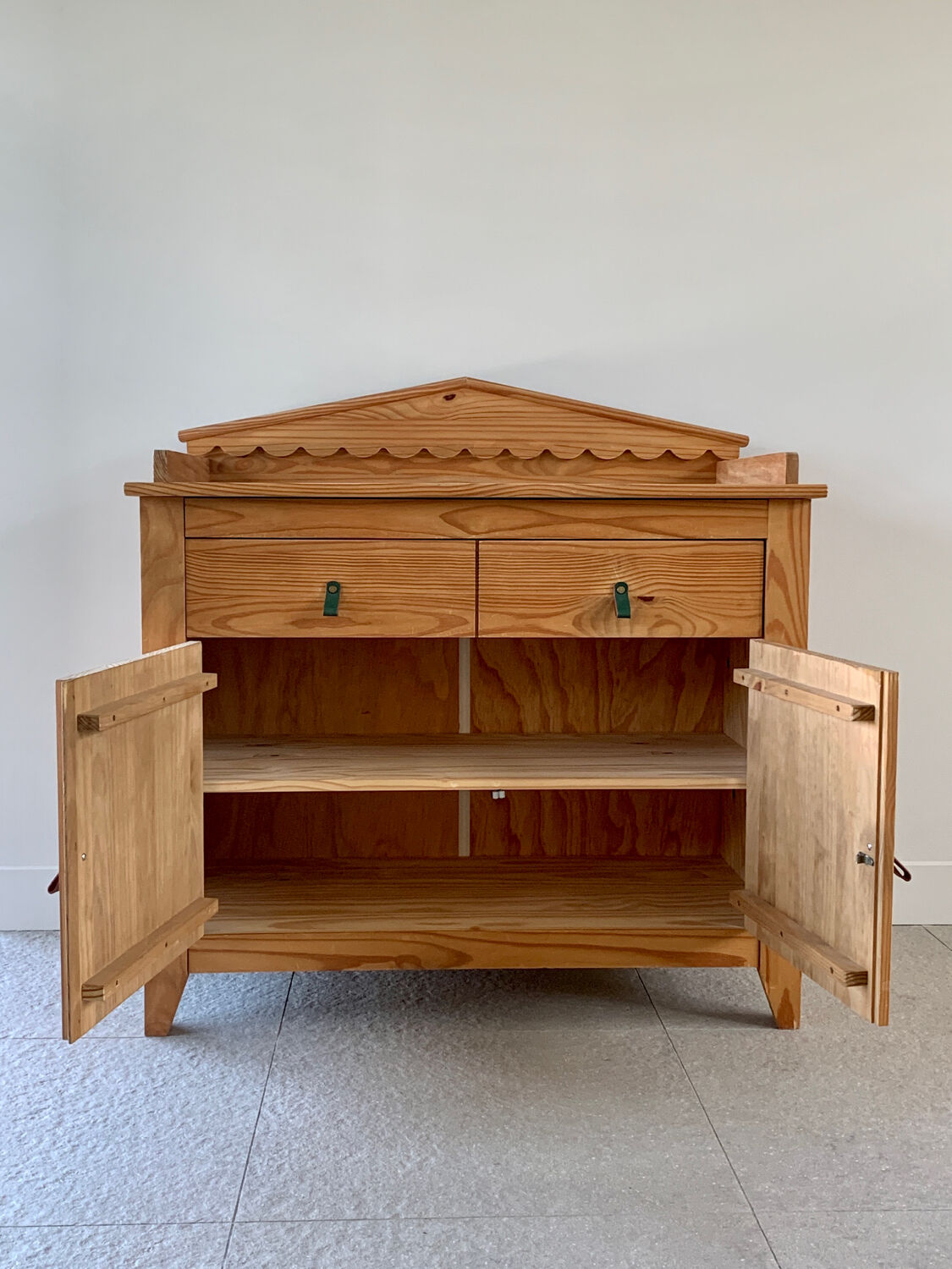 Vintage commode pour chambre de bébé