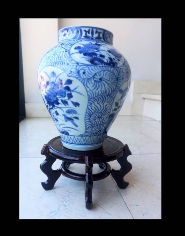 Japanese Edo ble and white vase