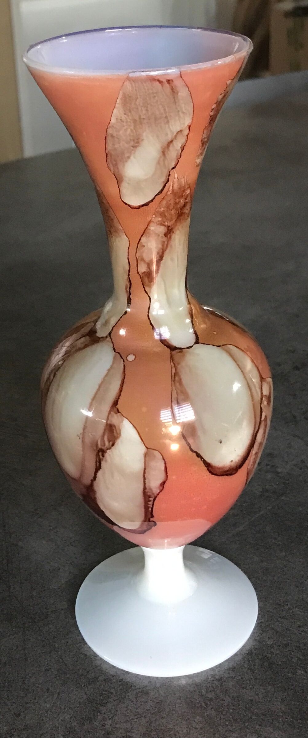 Vase soliflore in enamelled opaline decoration of pearly patterns 20 cm