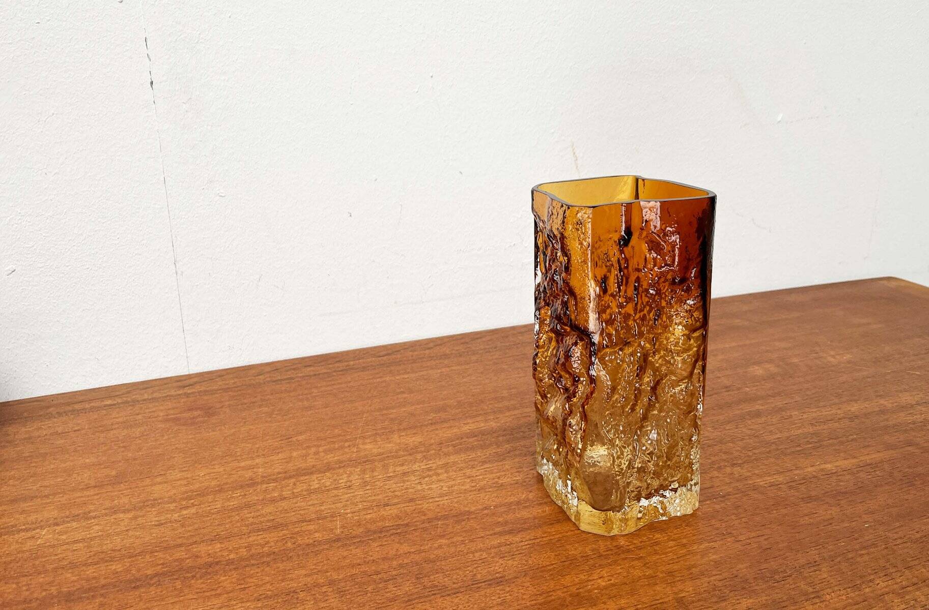 Mid-century modern glass vase by Kai Blomqvist for Kumela, Finland, 1960s.