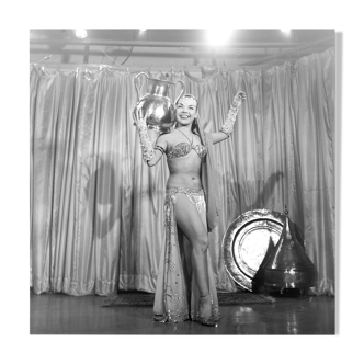Photo of belly dancer woman barium paper 300g format 40x40