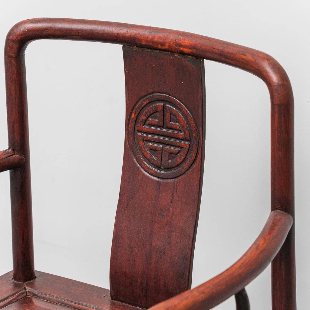 Fauteuil avec accoudoirs en bois, Chine, style dynastie Ming, 19e siècle