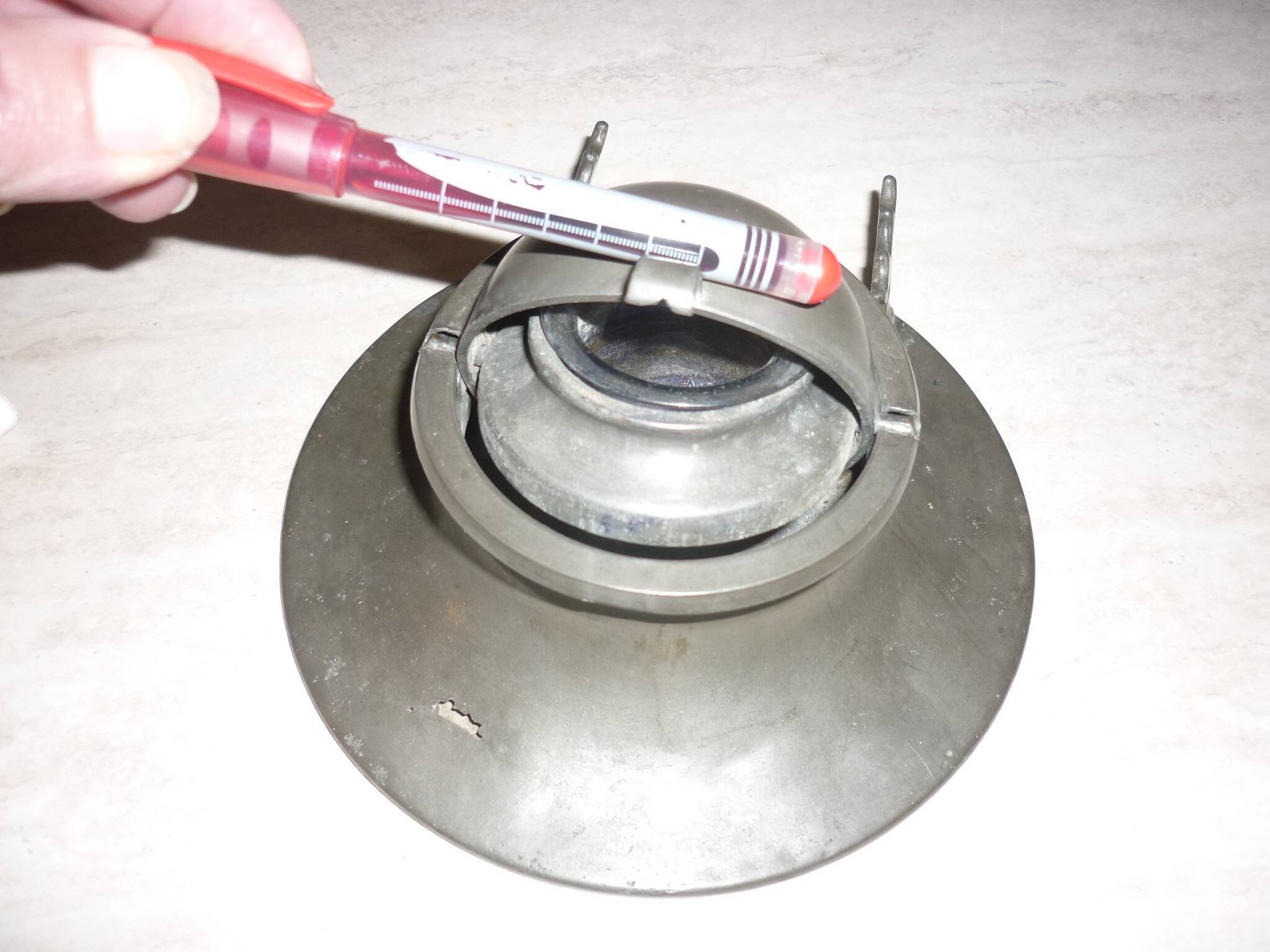 Encrier de navire en étain