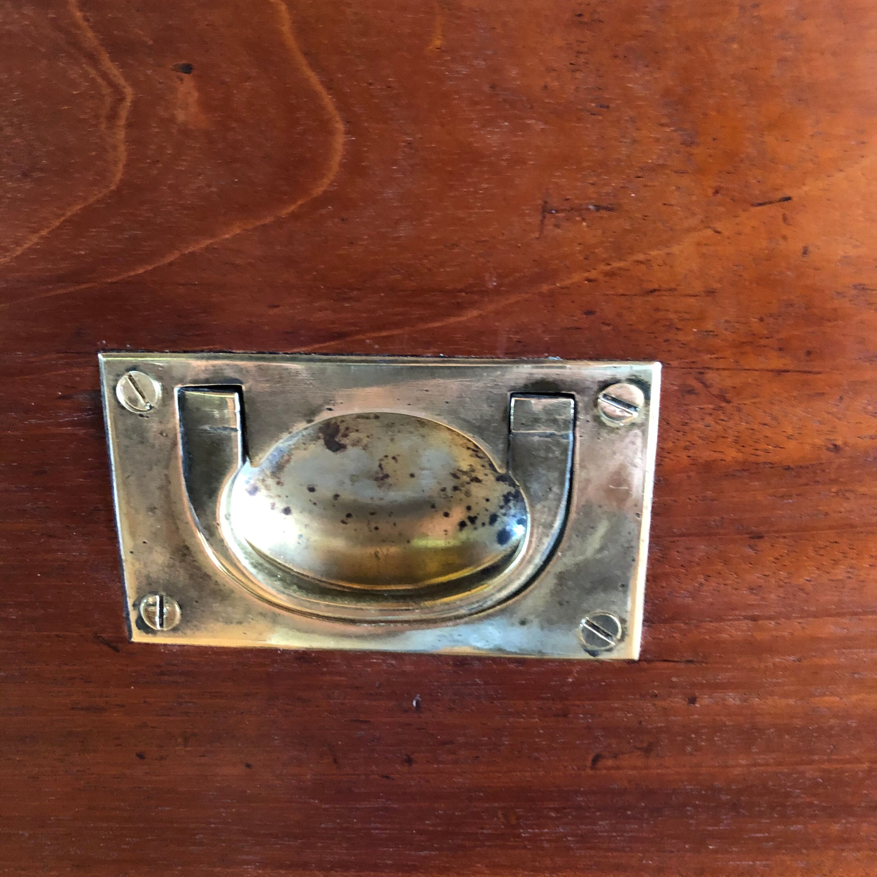 French marine work dresser