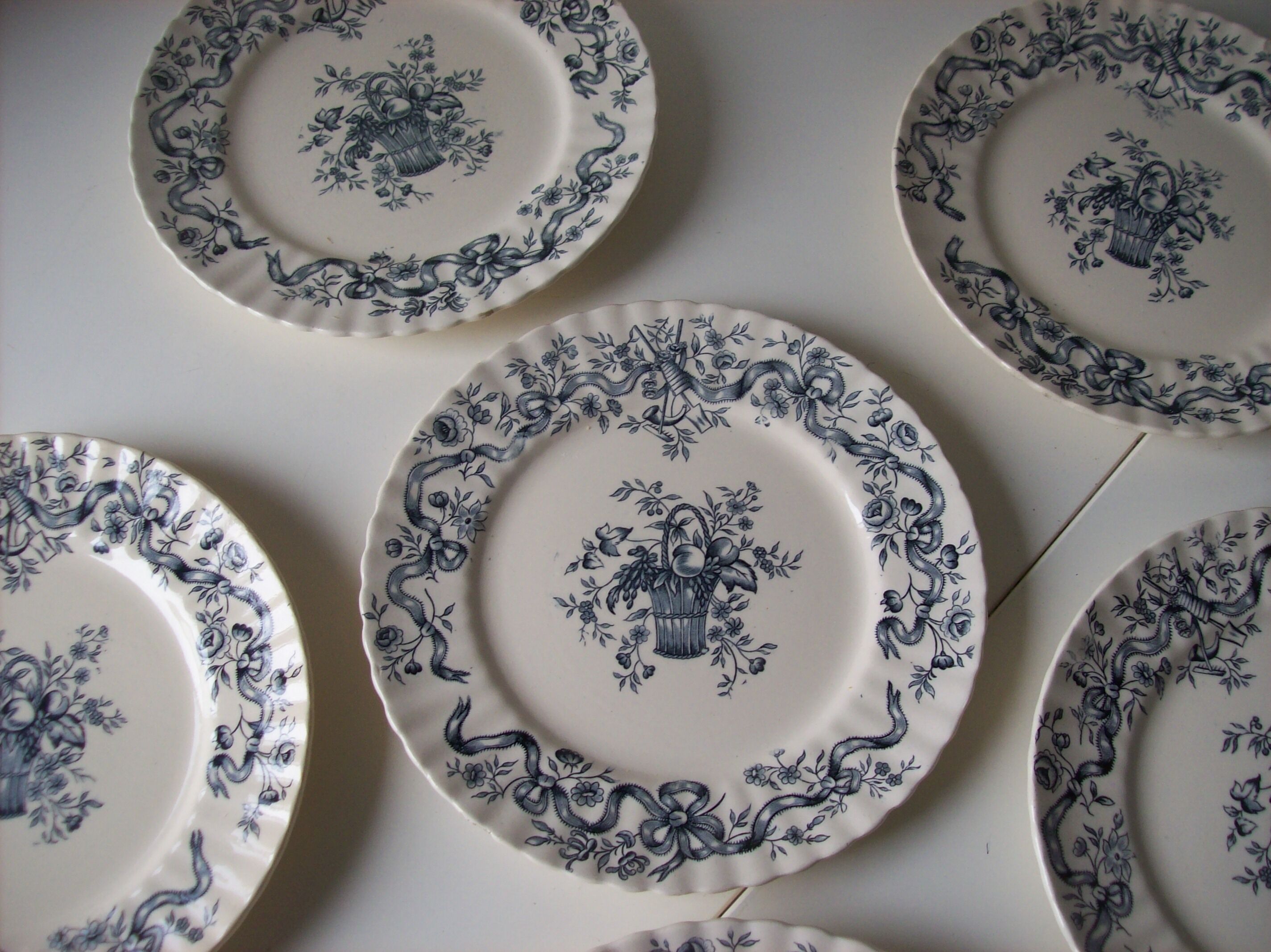 Old Longchamp plates