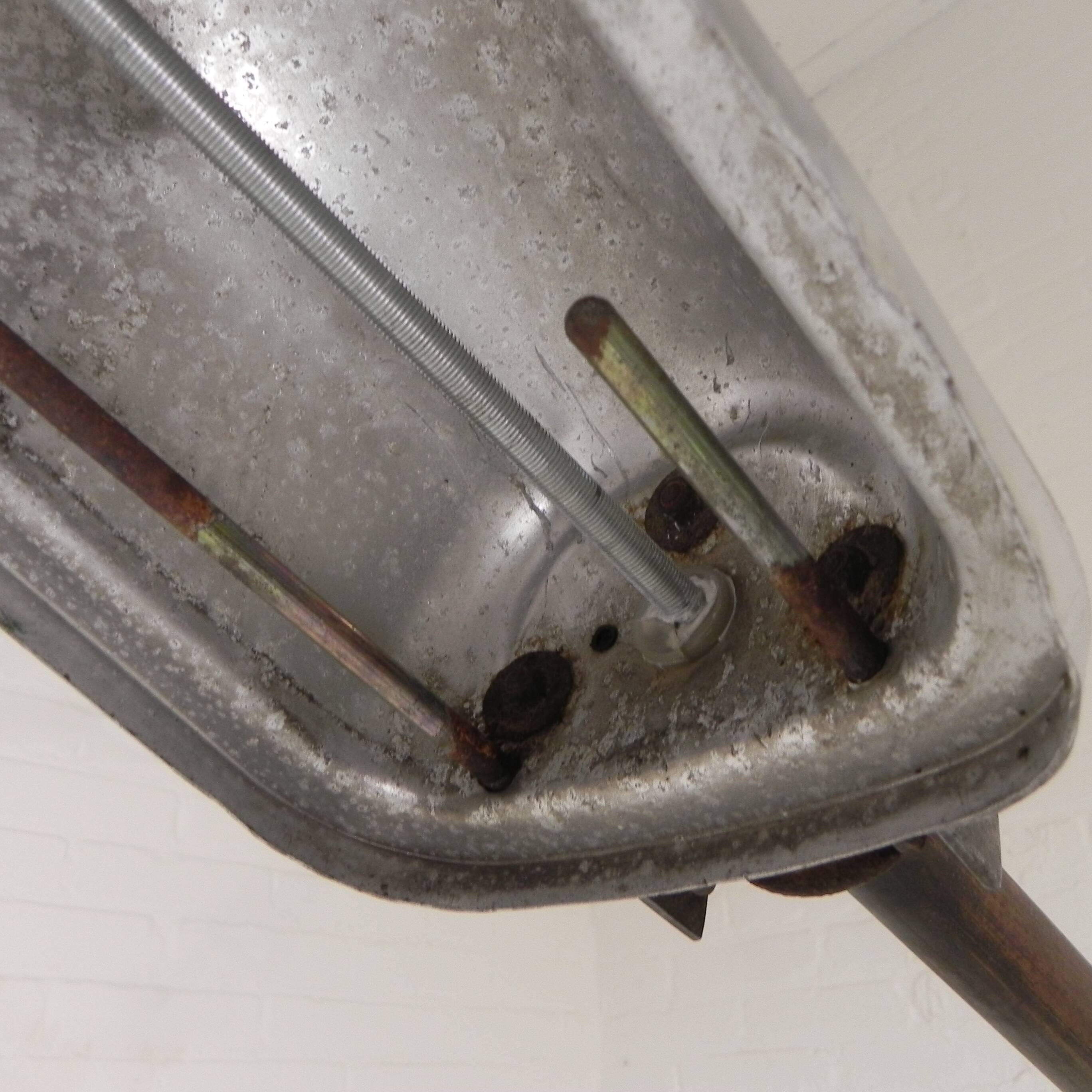 Industrial street lamp with aluminum shade