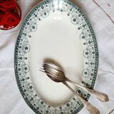 Old flat plates mismatched in iron earth accompanied by a serving dish
