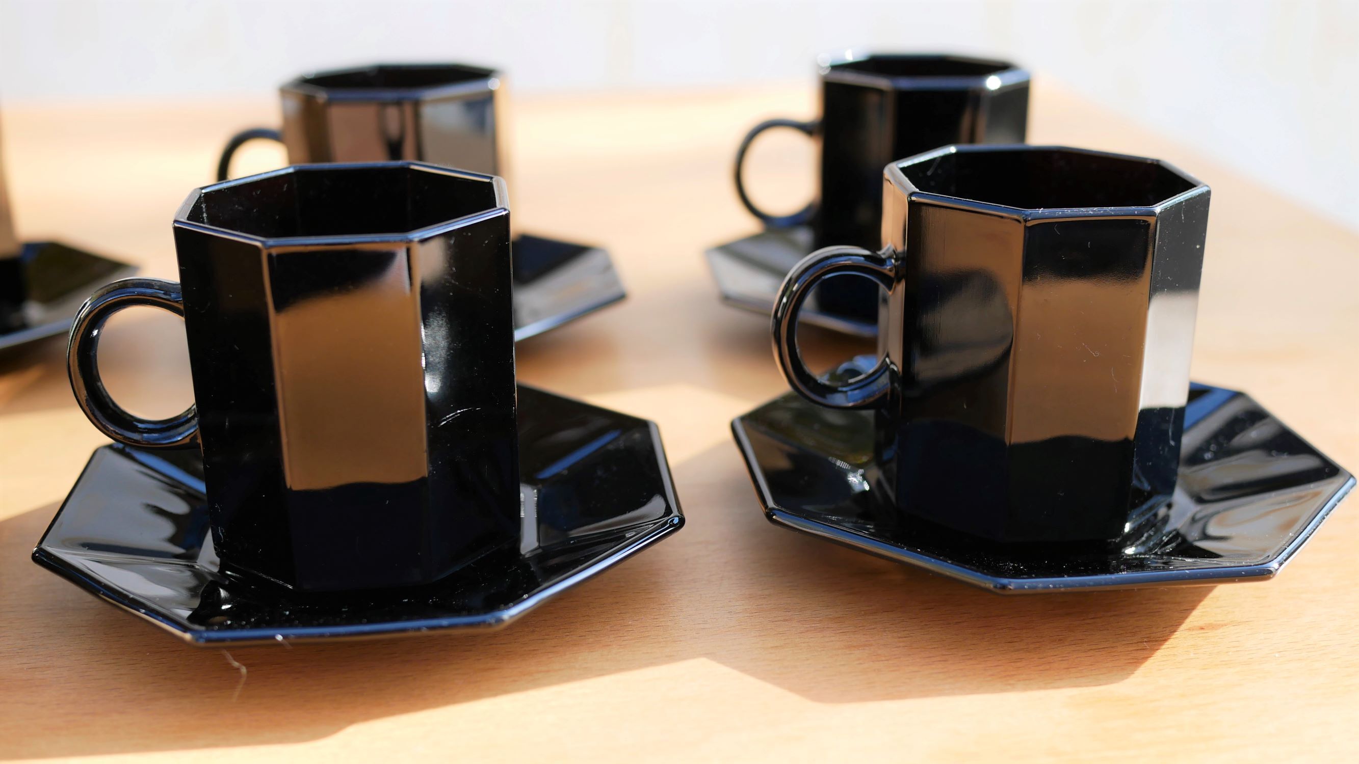 Set of 6 cups and under black vintage cups