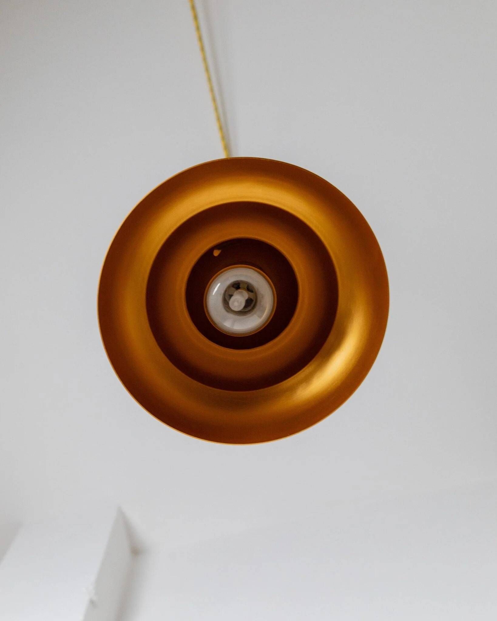 Vintage aluminium ceiling light – 1980s postmodern Memphis style, "bubbly" shape, striped golden yellow cable, Pop Art interior, retro lighting gift