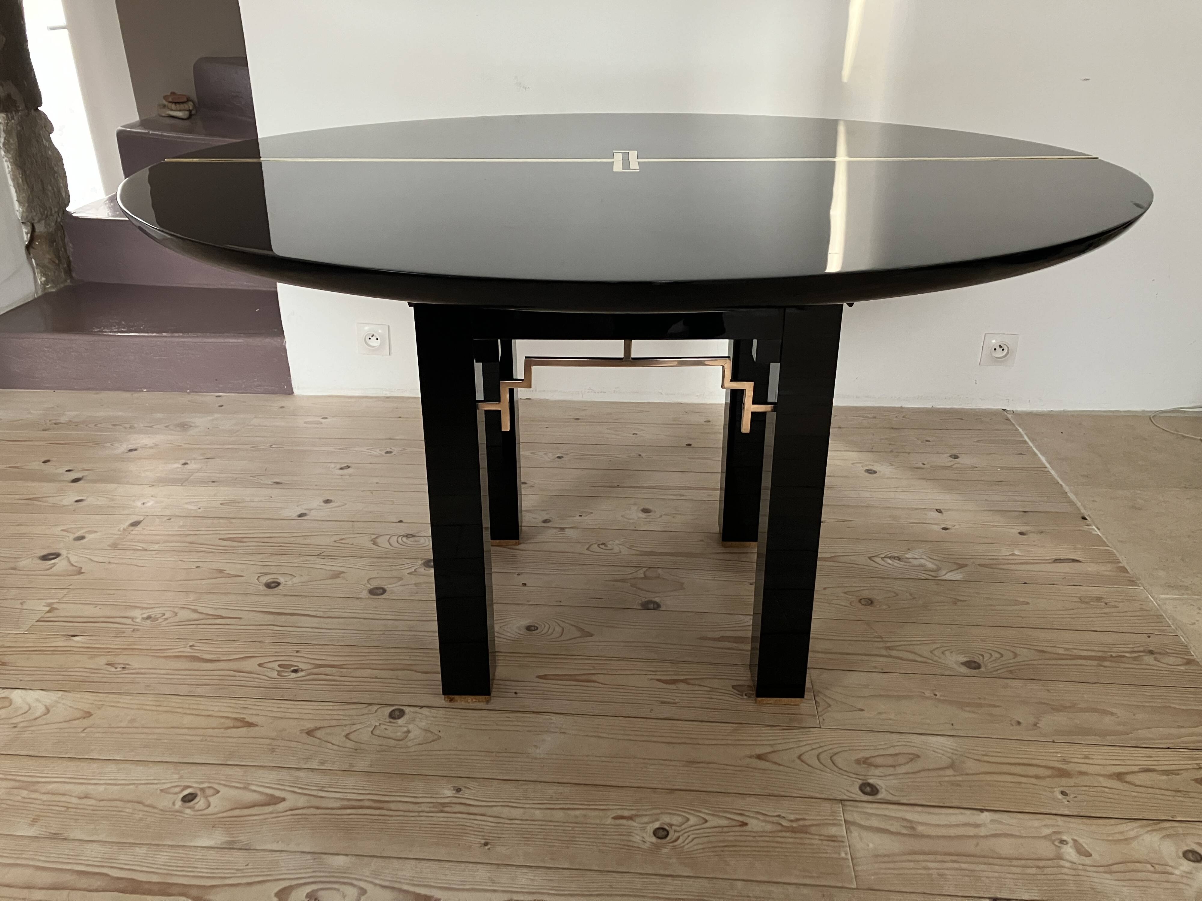 Table de salle à manger des années 1970 laquée  noire