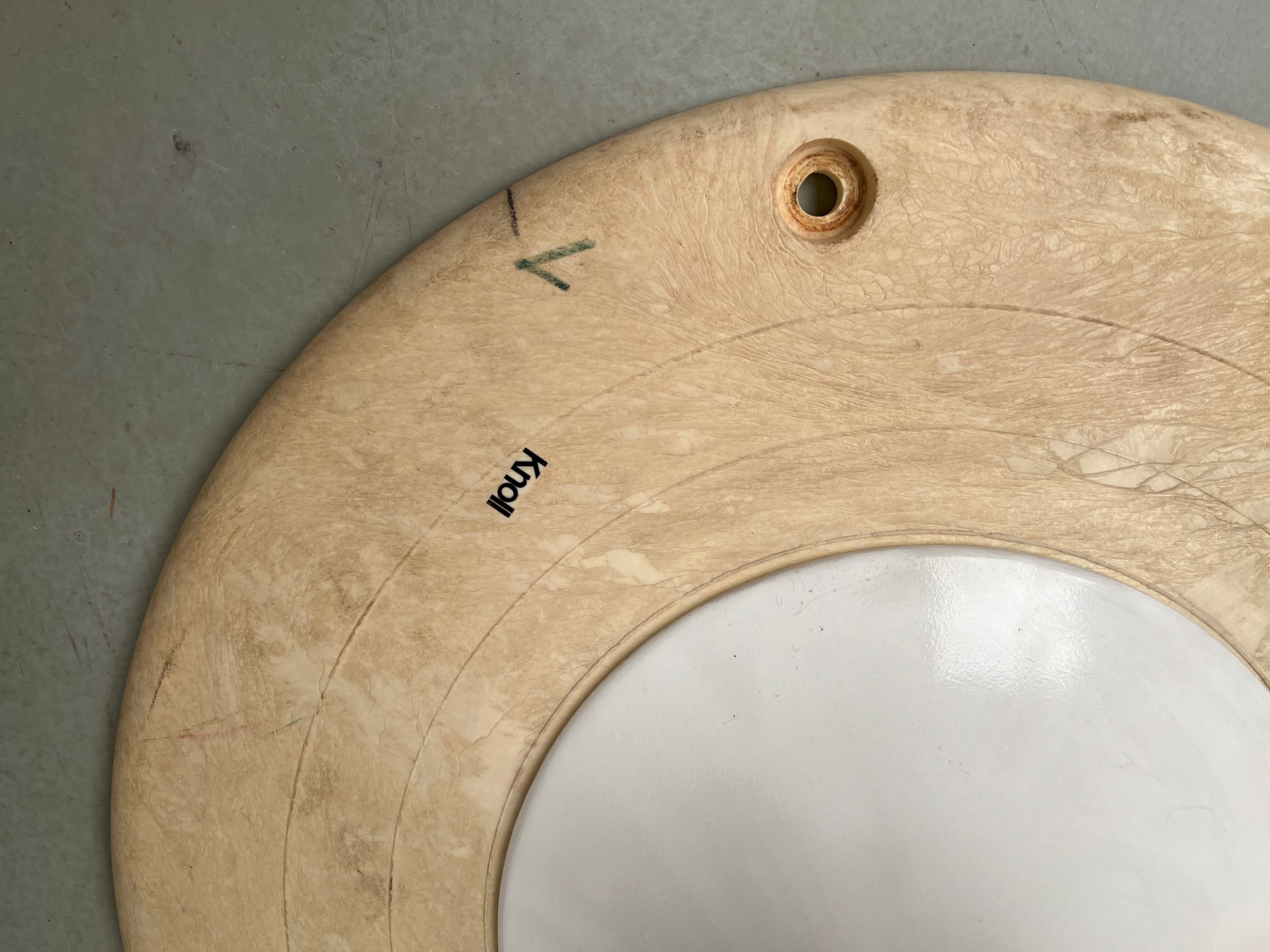 Florence Knoll round table, marble top and tulip base, circa 1960, Eero Saarinen