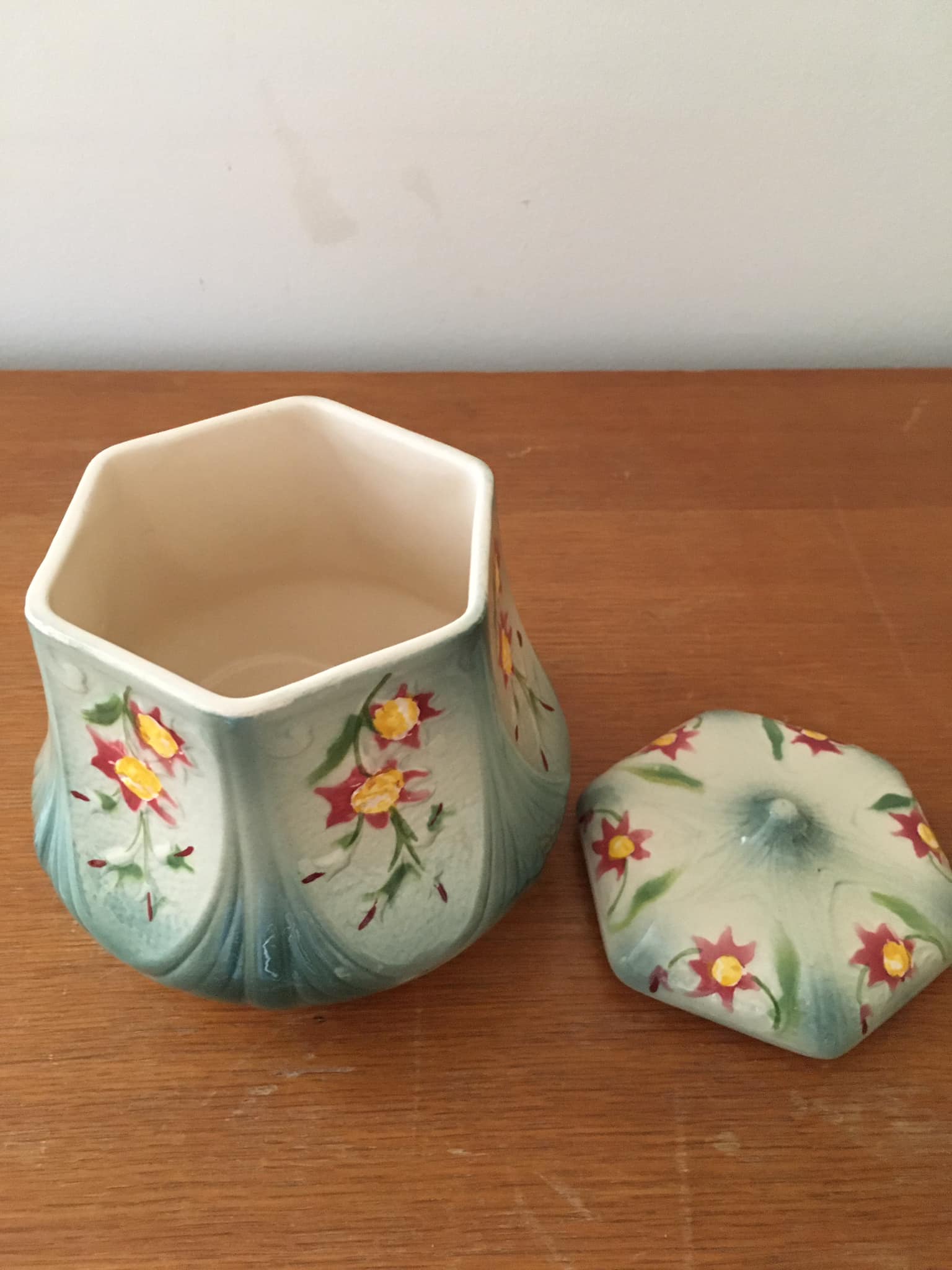 Sugar bowl in slip stamped Saint Clément and numbered 6461. Hand painted.