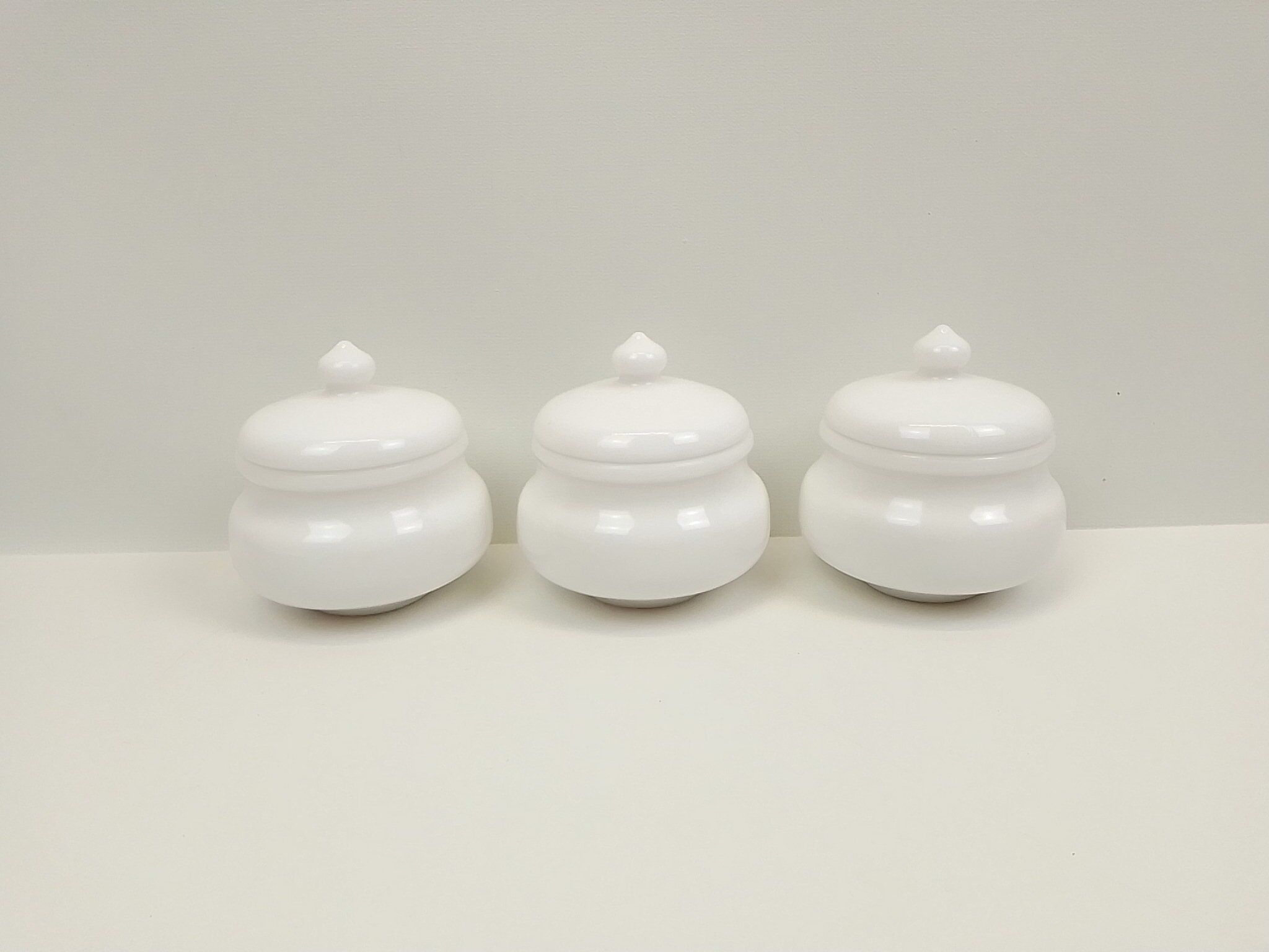 Lot 3 pots white opaline style