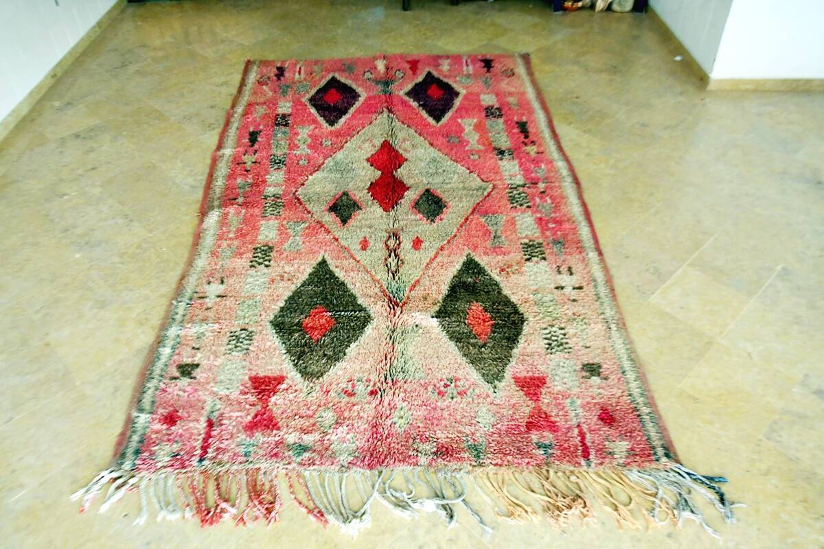 Moroccan Berber rug Boujaad vintage 306 x 179 cm Excellent condition