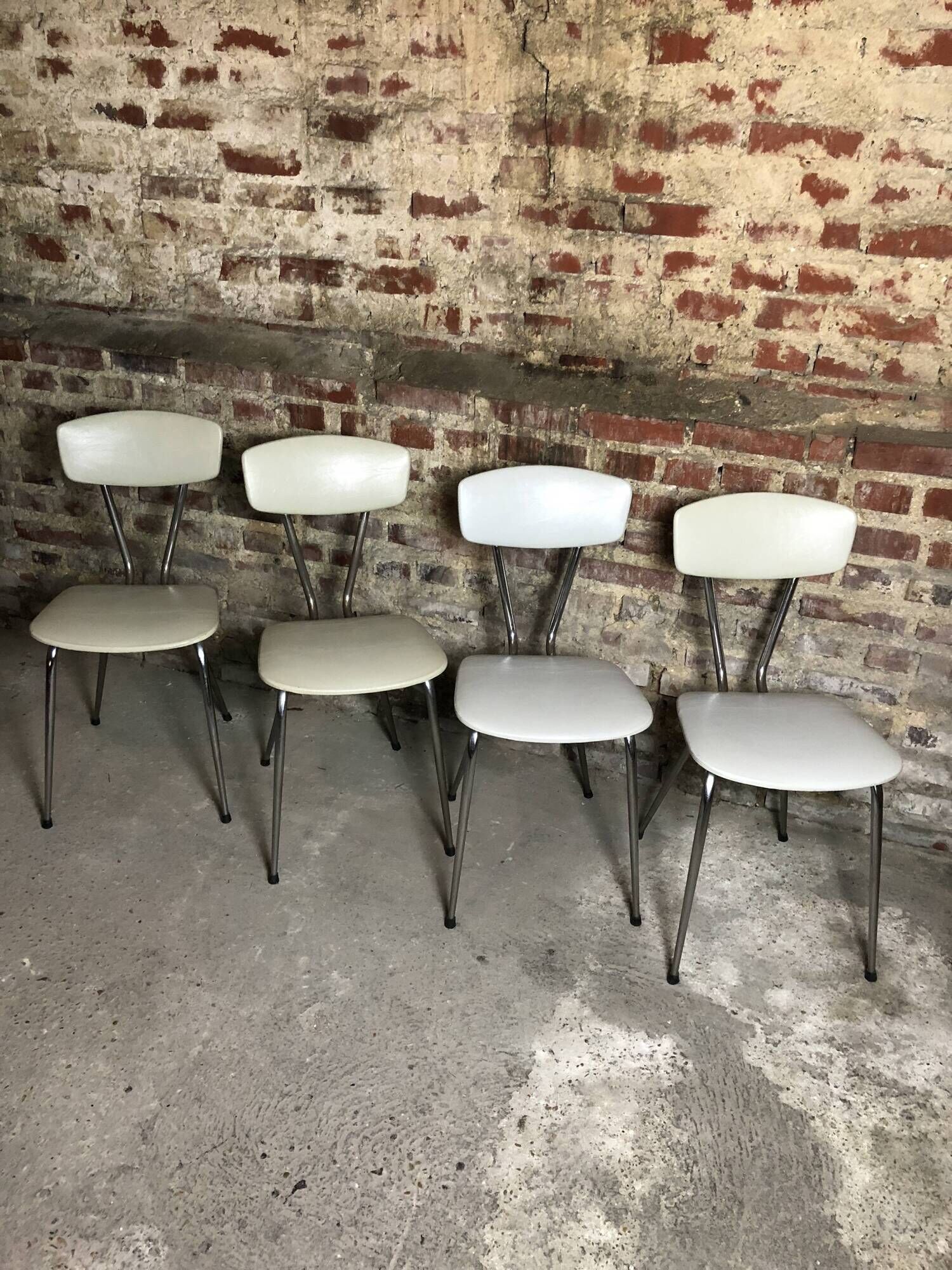 Set of 4 chairs iron and white vinyl 1960 Columbus Creation