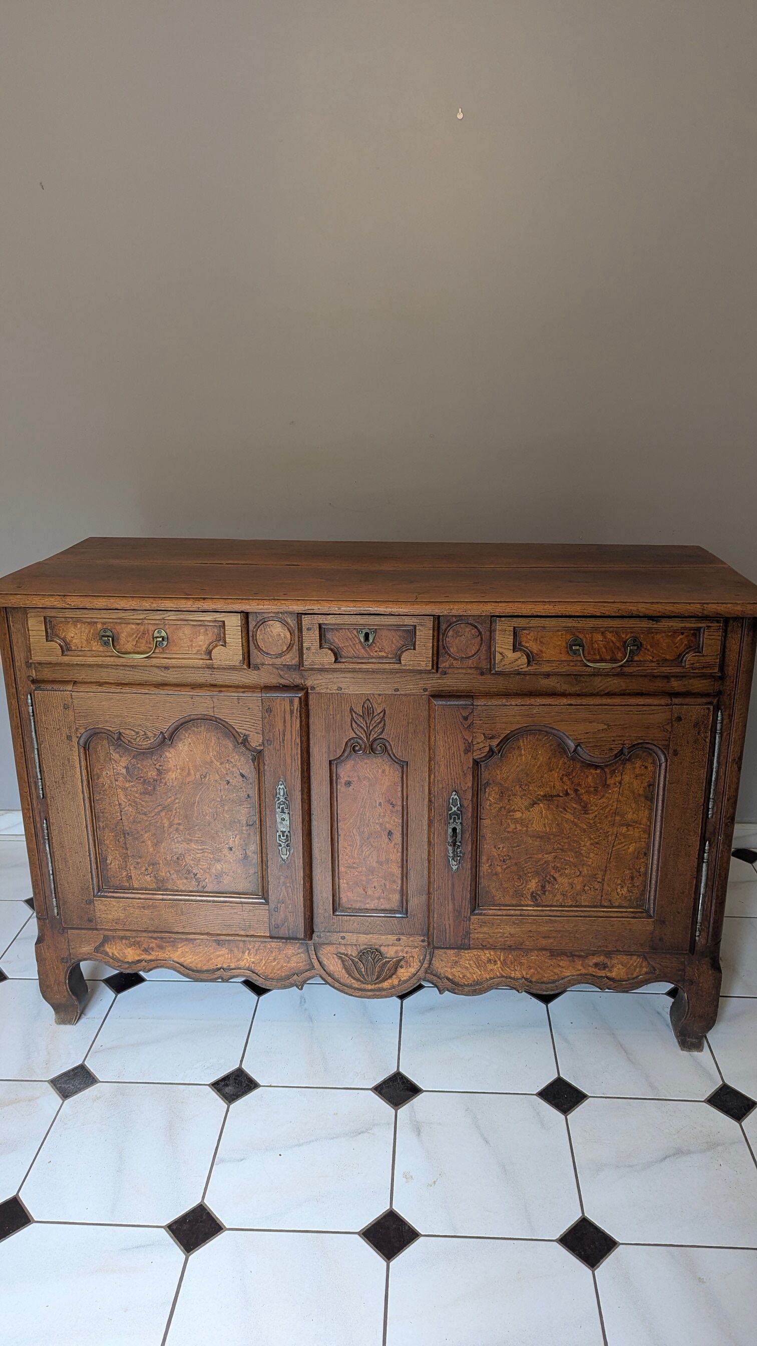 Antique Louis XV style sideboard in oak and walnut – 19th century / Early