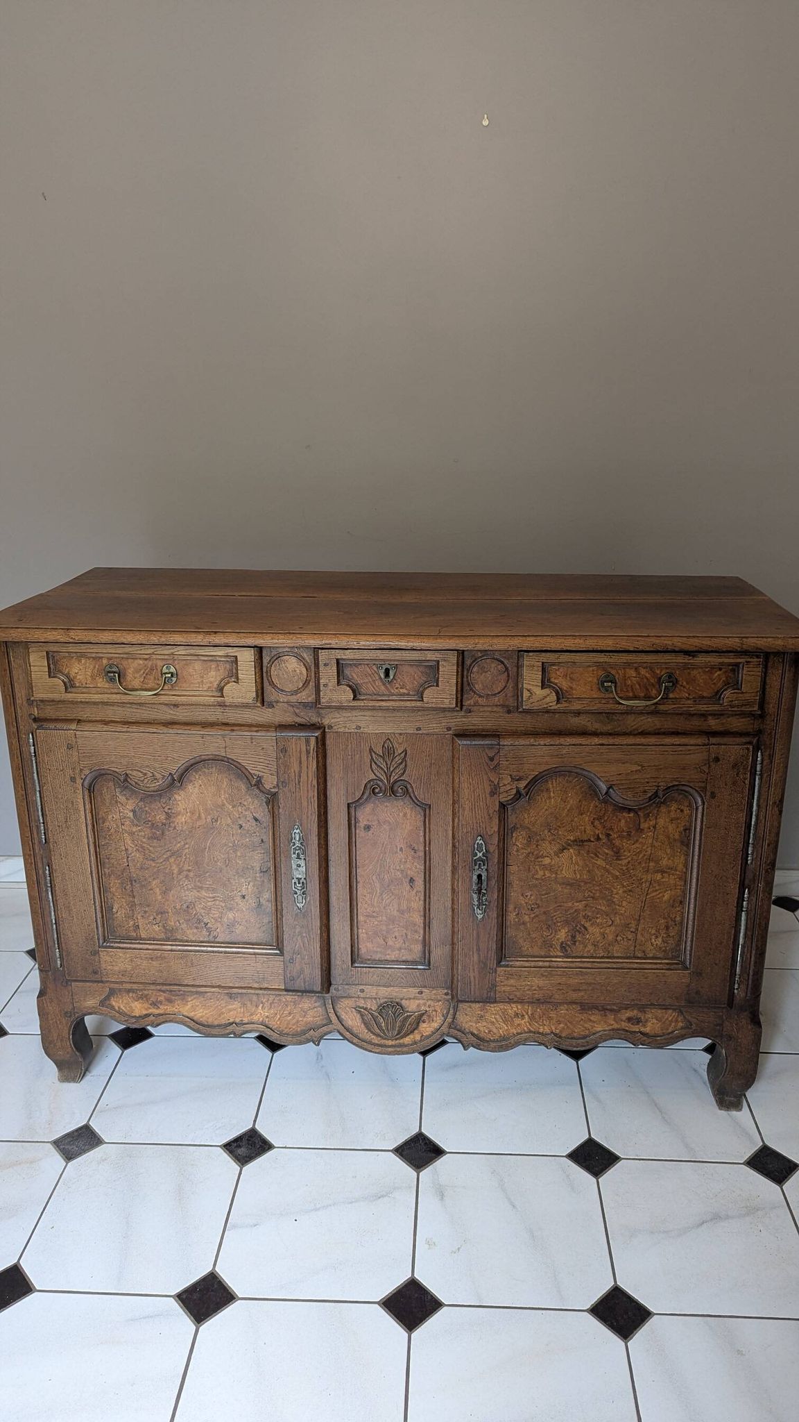 Antique Louis XV style sideboard in oak and walnut – 19th century / Early