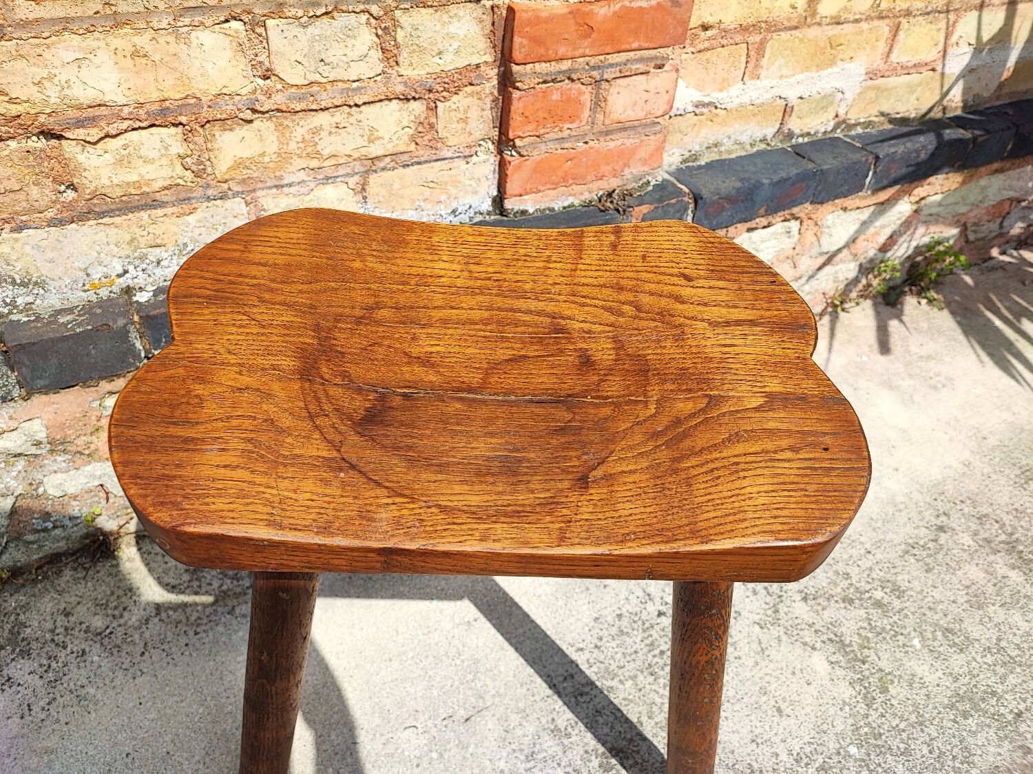 Tabouret rustique en bois massif