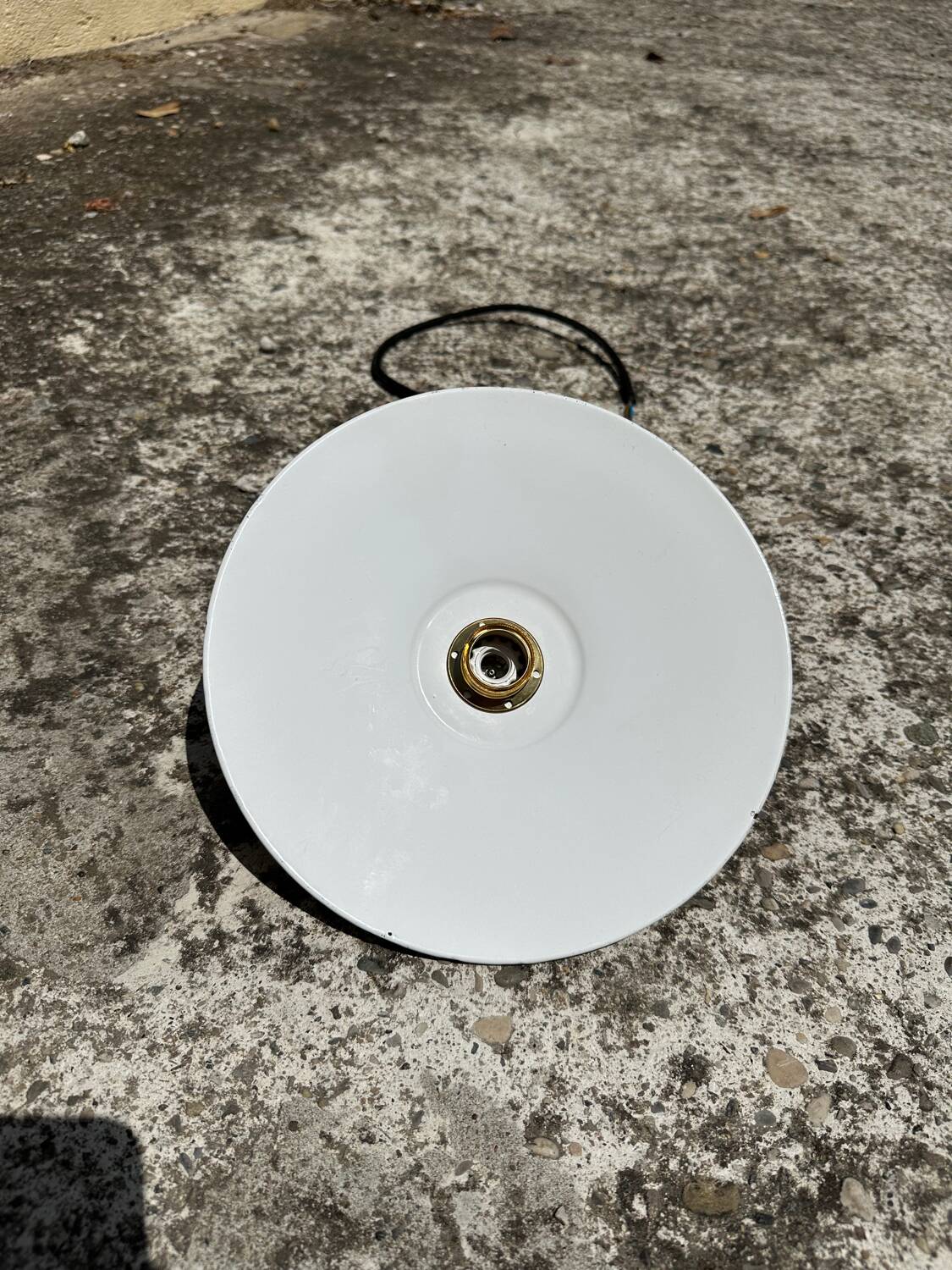 Suspension vintage en tôle émaillée verte et noire déco rétro fermé