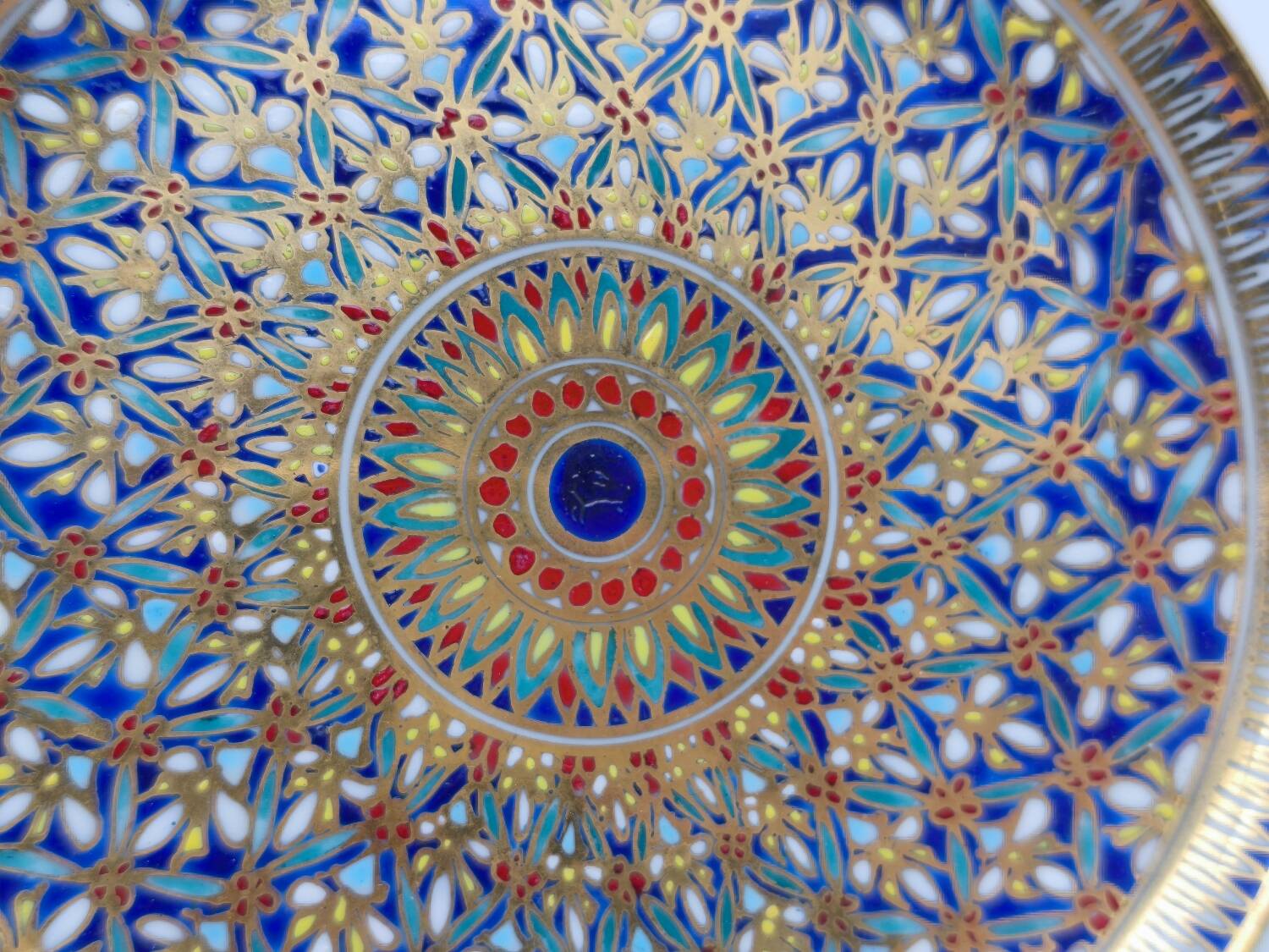 Miniature tea service in Benjarong style – Hand-painted porcelain